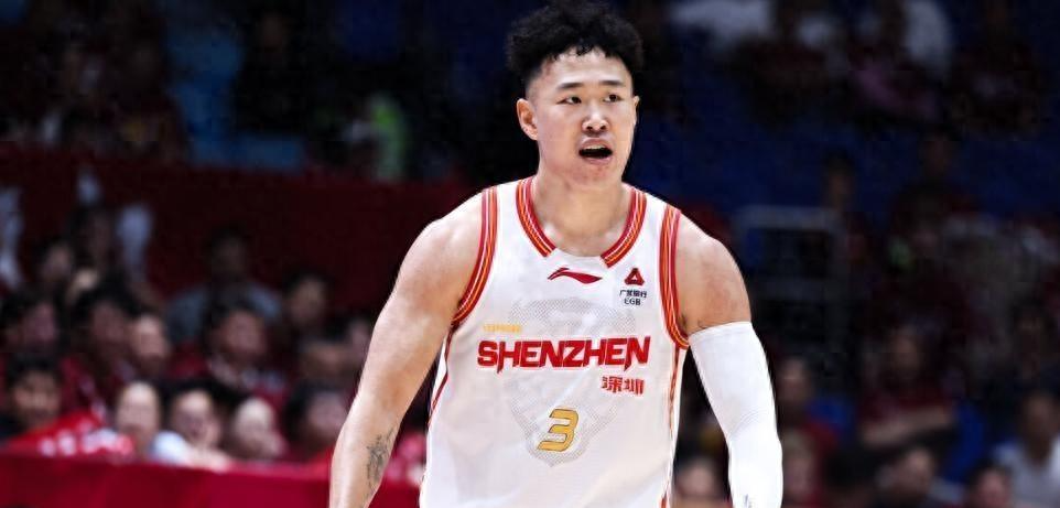 乐鱼体育官方入口-曾凡博带伤坚持上阵，高效砍下高分，强势打乱广东防线